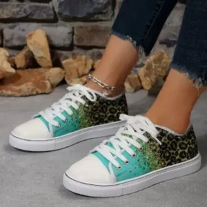 Demoshoes Fashion Casual Plus Size Star Round Toe Lace-Up Sneakers